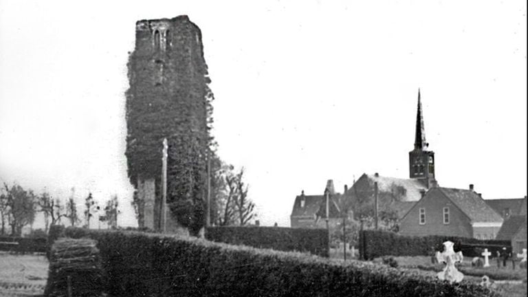 'Skyline' de Woensdrecht, peu avant la bataille et après la destruction de la tour (photo : archives)