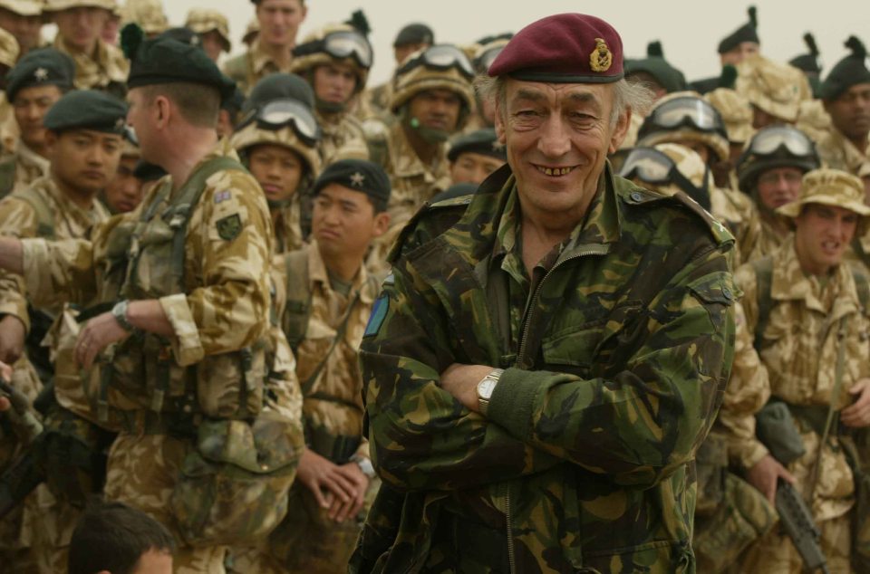 Le général Sir Mike a effectué trois missions en Irlande du Nord et a été commandant du corps de réaction rapide de l'OTAN au Kosovo.