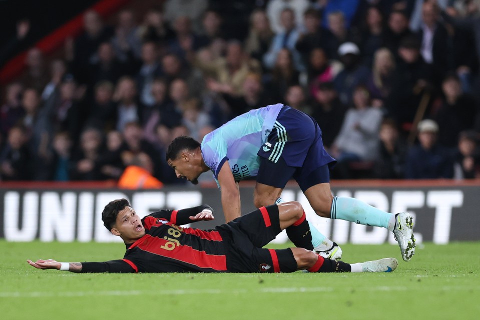 William Saliba a été licencié après avoir éliminé Evanilson de Bournemouth alors qu'il marquait le but