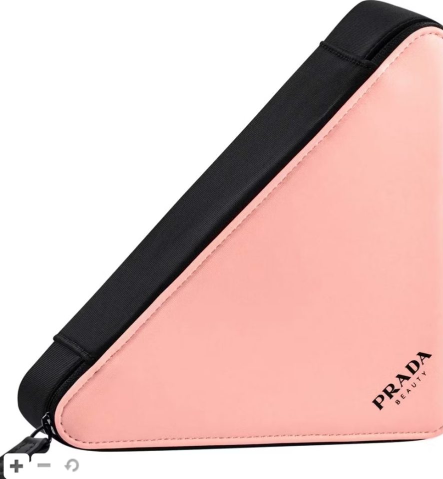 un sac prada en forme de triangle rose et noir