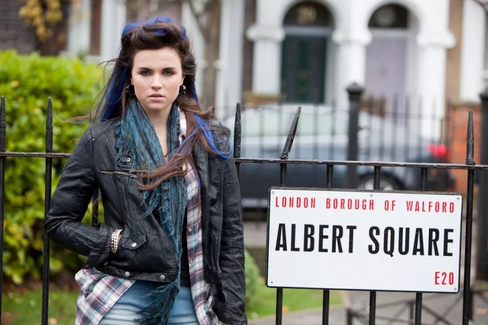 Comme la rebelle ZsaZsa Carter dans le spin-off EastEnders, E20