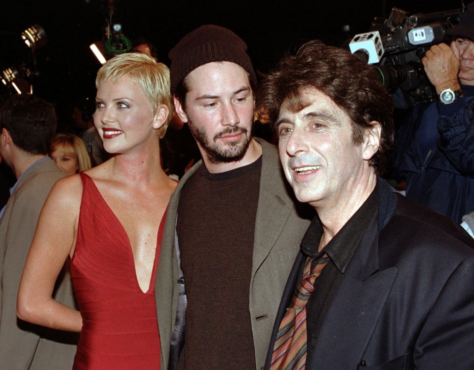 Keanu photographié en 1997 avec Charlize Theron et Al Pacino