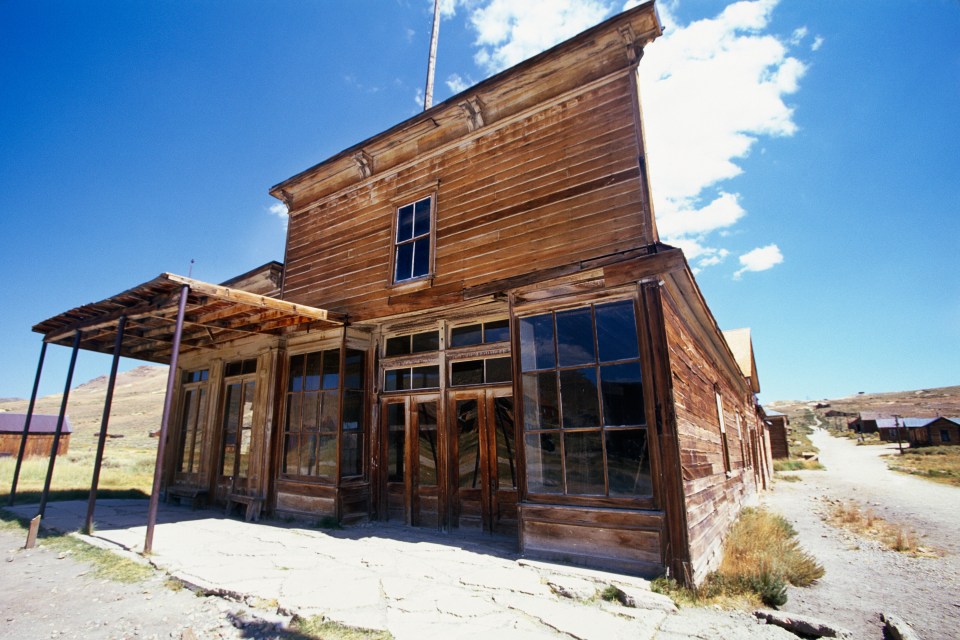 Il reste plus de 200 bâtiments abandonnés