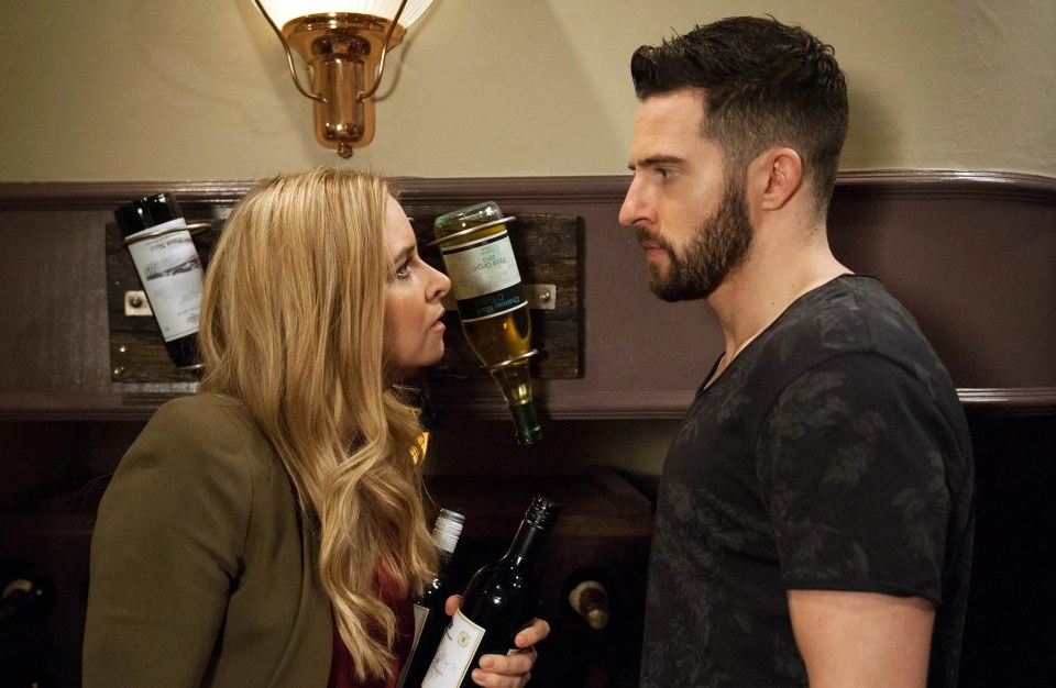 Ross a dit à Charity Dingle que Rebecca était décédée