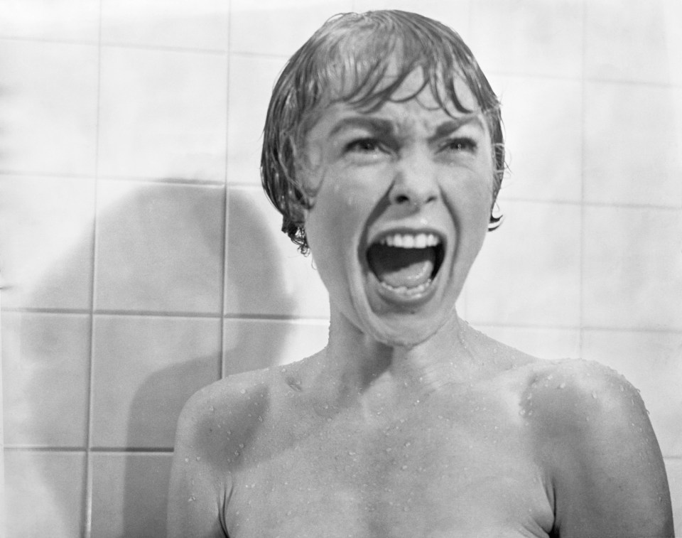 Marion Crane (jouée par Janet Leigh) crie avant d'être poignardée par Norman Bates