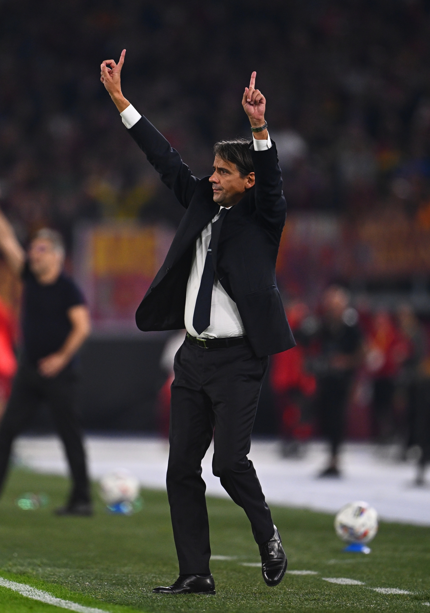 ROME, ITALIE - 20 OCTOBRE : l'entraîneur-chef du FC Internazionale Simone Inzaghi réagit lors du match de série A entre l'AS Roma et le FC Internazionale au Stadio Olimpico le 20 octobre 2024 à Rome, Italie. (Photo de Mattia Ozbot - Inter/Inter via Getty Images)