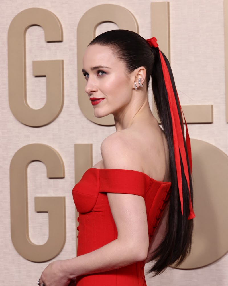 Rachel Brosnahan salue Jennifer Behr