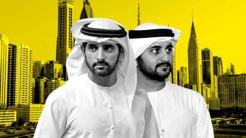 Le prince héritier de Dubaï, Cheikh Hamdan bin Mohammed al-Maktoum, à gauche, et son frère et chef adjoint de l'émirat, Cheikh Maktoum.