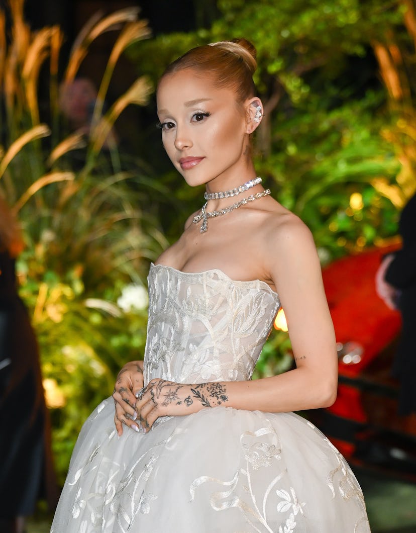 NEW YORK, NEW YORK - 29 OCTOBRE : Ariana Grande arrive aux WSJ Magazines Innovator Awards 2024 à...