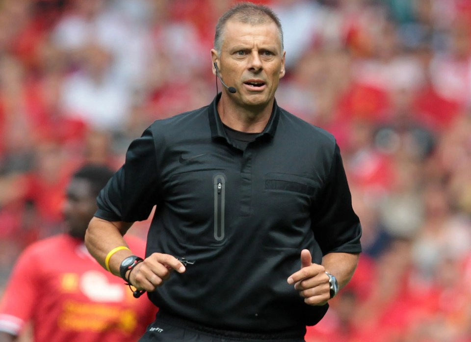 L'ancien arbitre de Premier League, Mark Halsey, pense que Martinez a eu de la chance