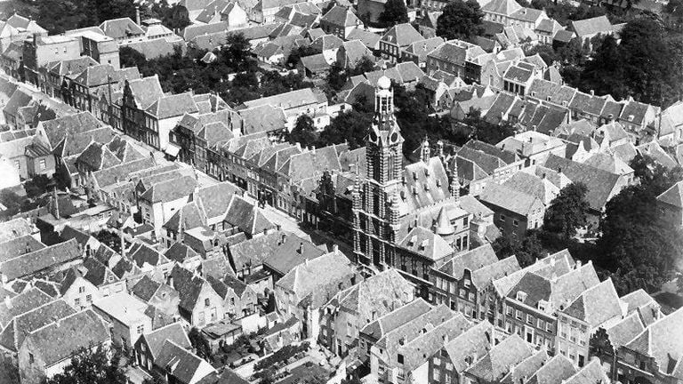 La mairie de Heusden quelques années avant la guerre (photo : archives)