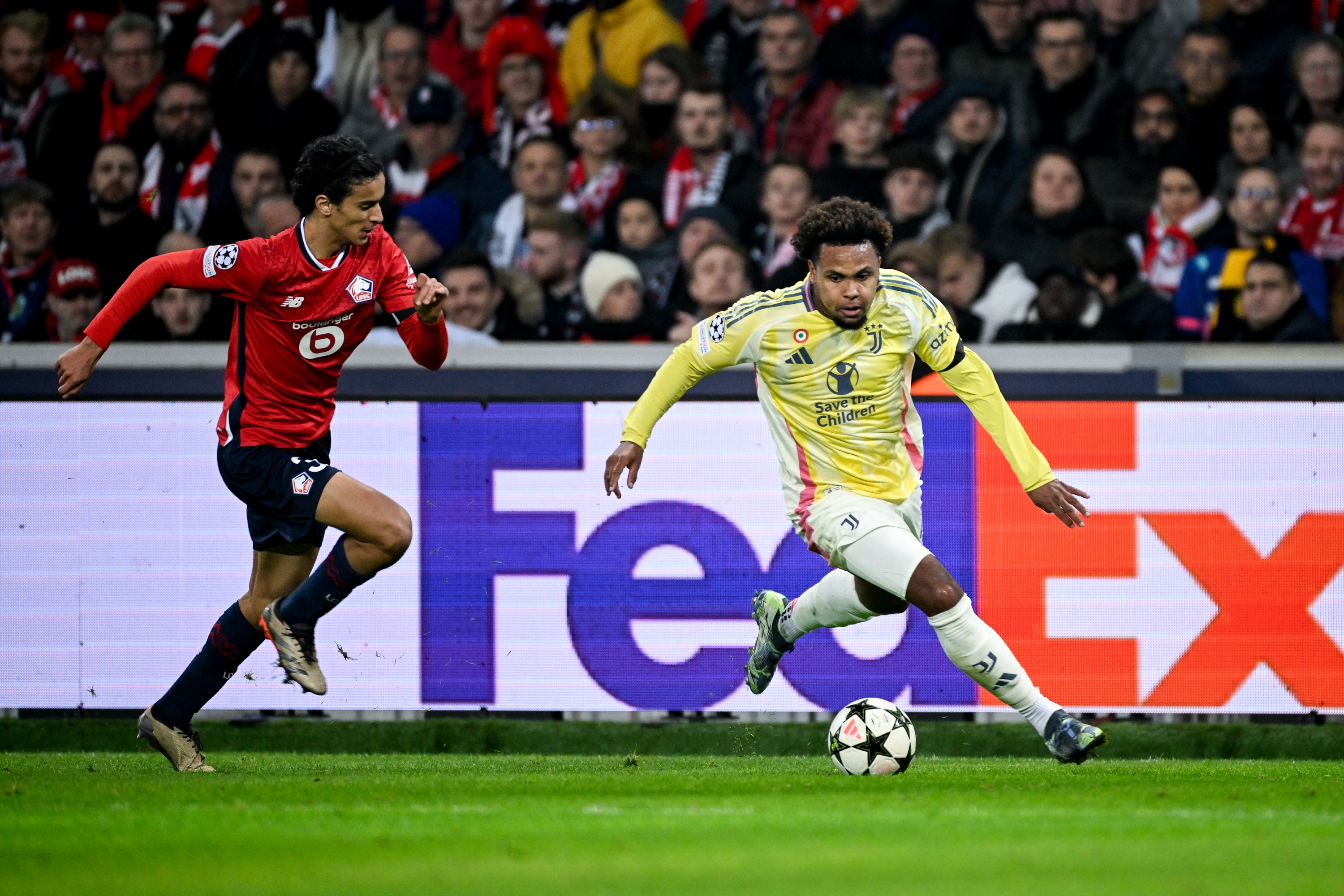 LILLE, FRANCE - 5 NOVEMBRE : Weston McKennie de Juventus lors du match MD4 de la Ligue des Champions 2024/25 de l'UEFA entre le LOSC Lille et la Juventus au Stade Pierre Mauroy le 5 novembre 2024 à Lille, France. (Photo de Daniele Badolato - Juventus FC/Juventus FC via Getty Images)