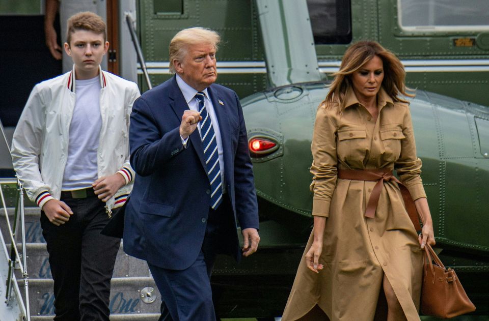 Barron Trump (à gauche) Donald Trump et Melania Trump à Washington, DC, en août 2020