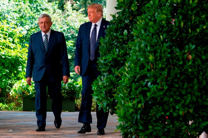 Donald Trump et le président mexicain Andrés Manuel López Obrador tiennent une conférence de presse à la Maison Blanche en 2020 lors du premier mandat de l'homme politique républicain.