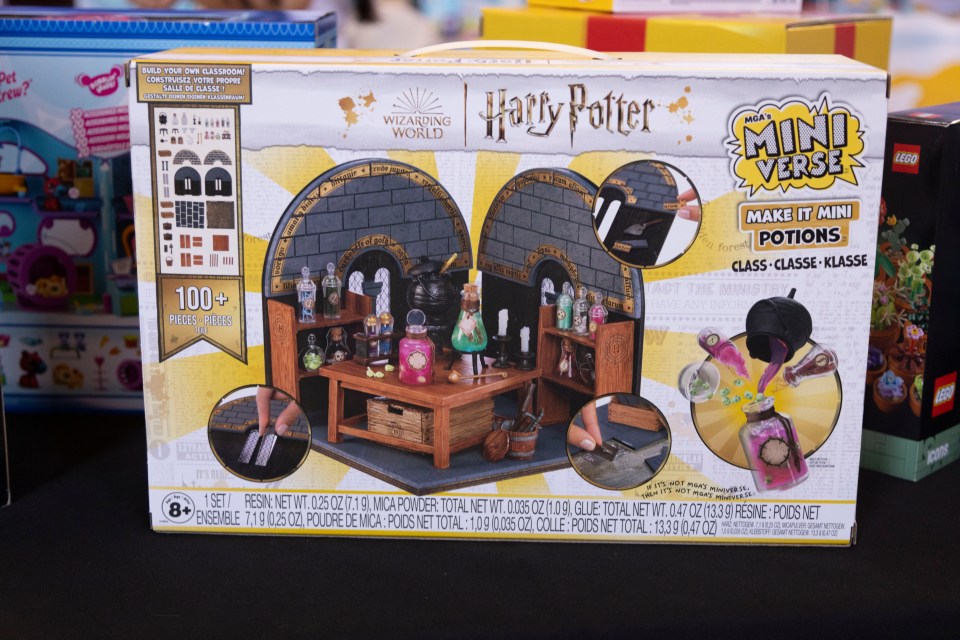 Cet ensemble Harry Potter comprend plus de 100 pièces