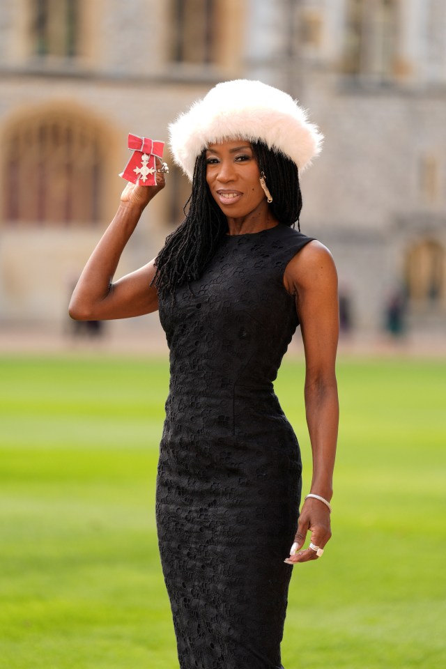 La chanteuse principale de M People, Heather Small, a reçu un MBE