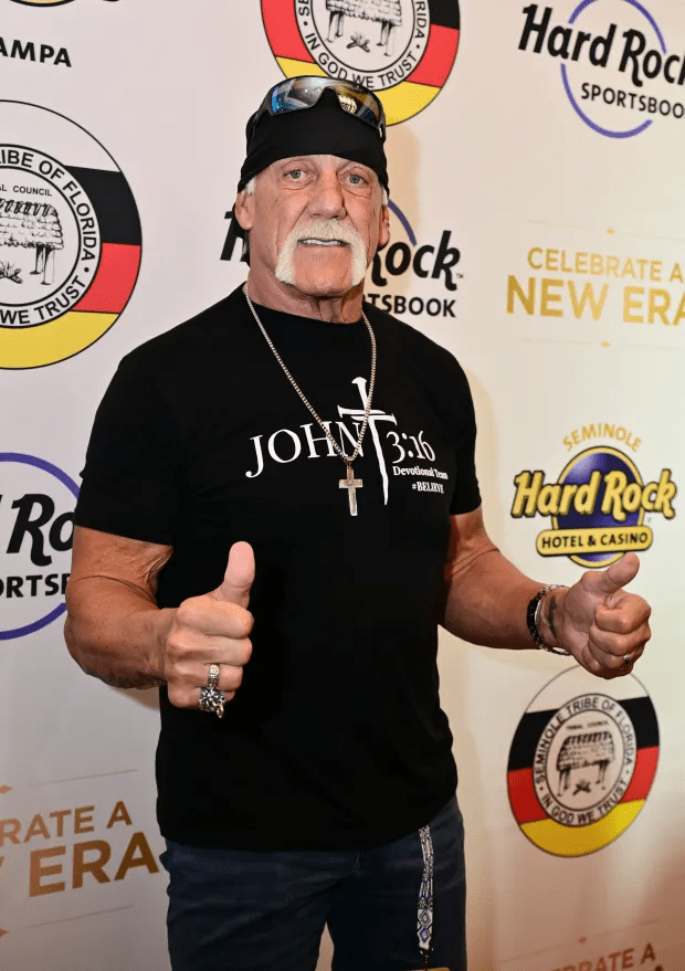 Hulk Hogan prédit que Mike Tyson battra Jake Paul