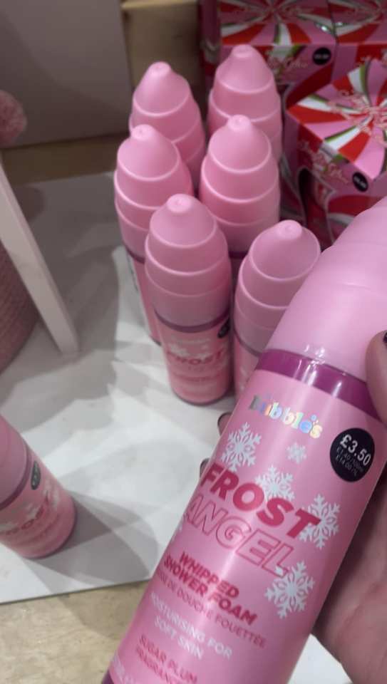 La mousse de douche fouettée Frost Angel a été saluée comme la dupe parfaite