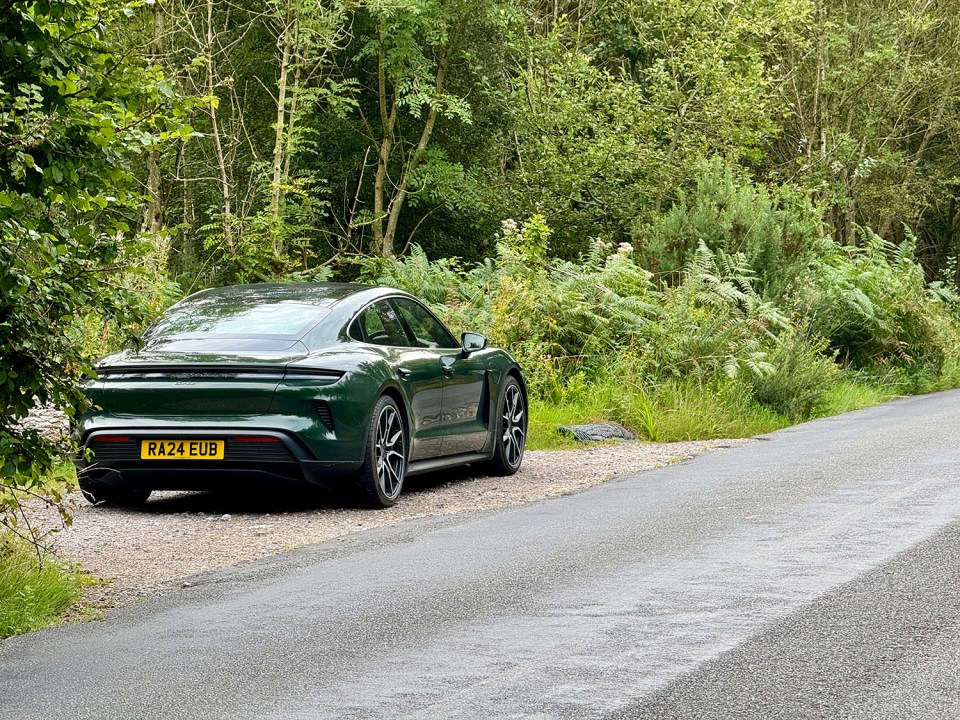 La voiture est magnifique dans cette finition Oak Green Metallic Neo