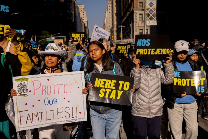 Des manifestants à New York protestent contre les propositions de Trump en matière d'immigration