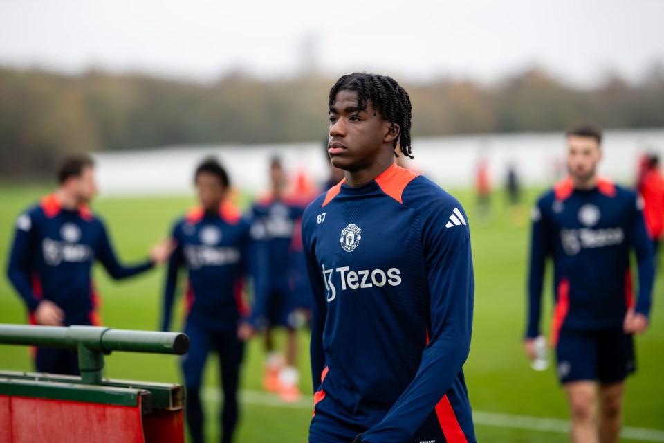 Et il aurait inclus le défenseur Godwill Kukonki, 16 ans, dans son équipe pour le choc d'aujourd'hui contre Ipswich.