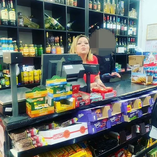 Nikolova vue derrière le comptoir d'un magasin du coin à Wood Green