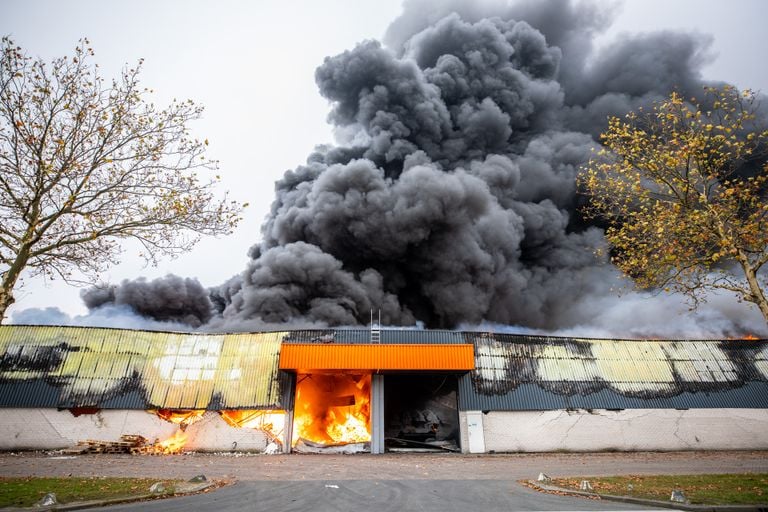 L'incendie s'est déclaré vers une heure et demie (photo : Christian Traets/SQ Vision).