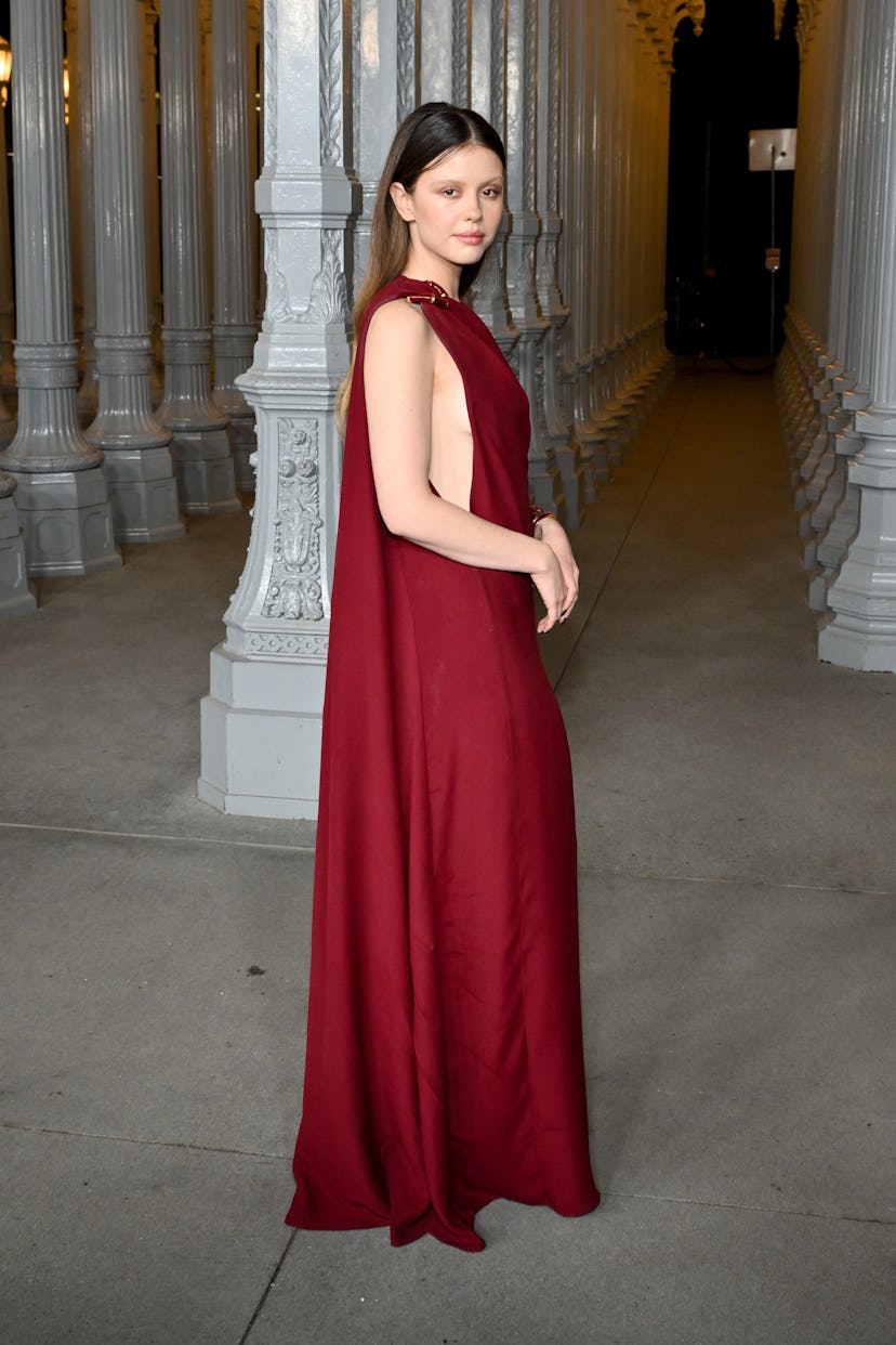 Mia Goth assiste au gala LACMA Art + Film 2024 présenté par Gucci