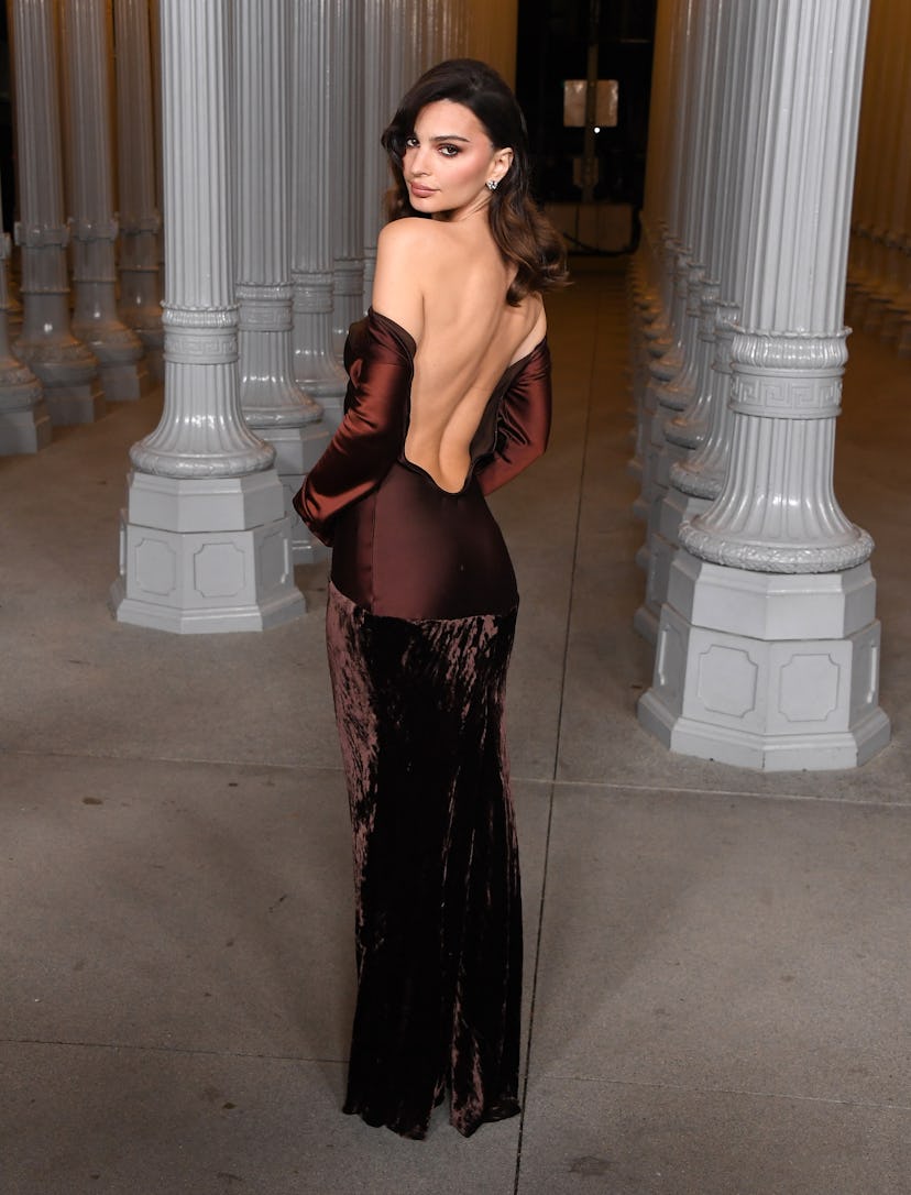 Emily Ratajkowski assiste au gala LACMA Art + Film 2024 présenté par Gucci