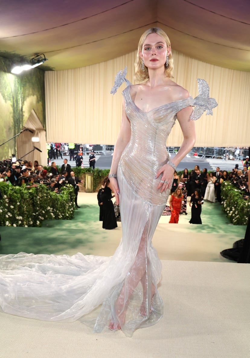 Robe Balmain transparente Elle Fanning Met Gala