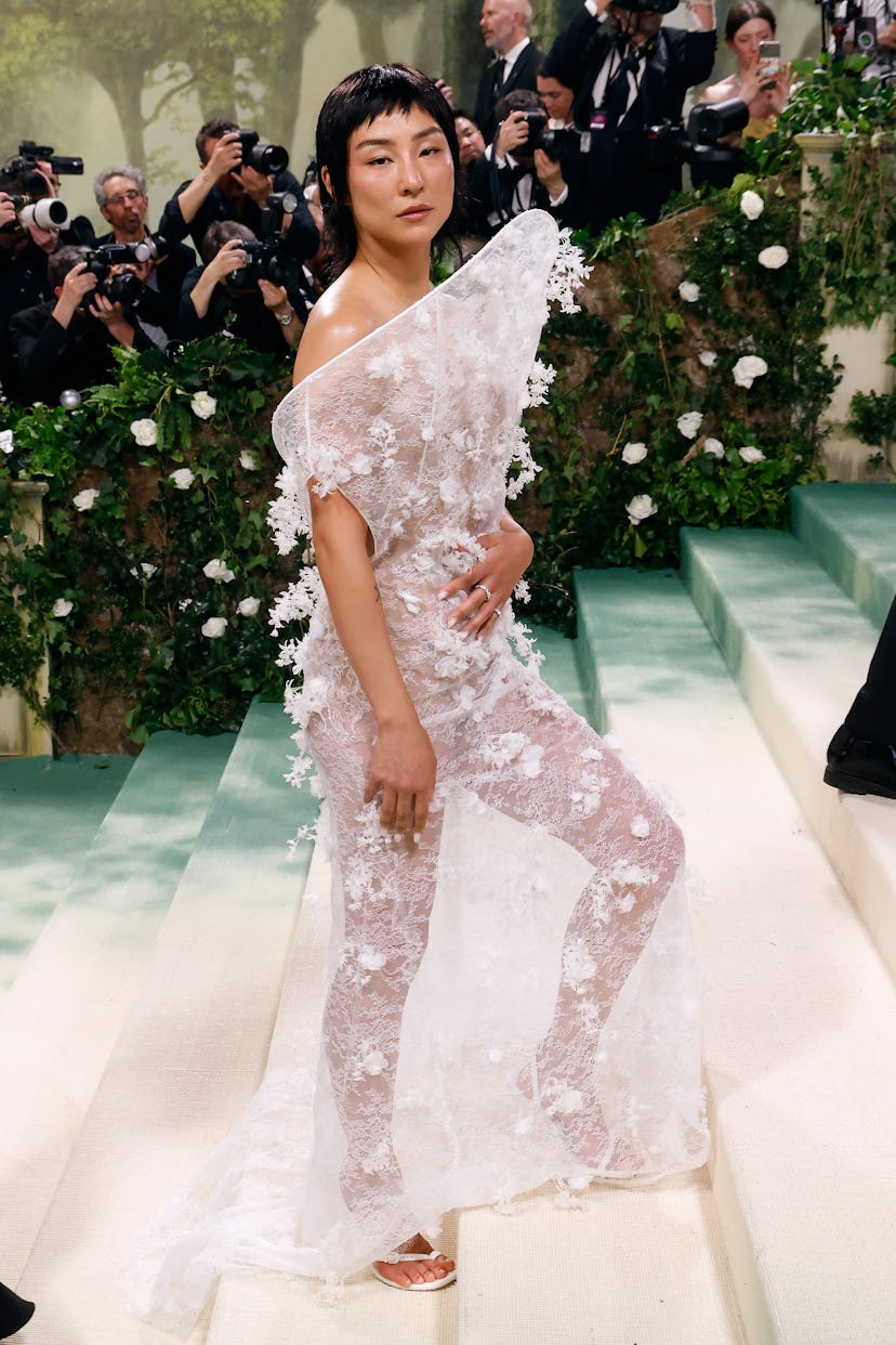 Robe Greta Lee transparente Loewe Met Gala