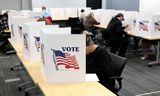 Un « vote anticipé » a eu lieu dimanche dans un bureau de vote à Howell, dans le Michigan, l'un des sept États swing où l'on ne sait pas à l'avance si Donald Trump ou Kamala Harris sortira vainqueur.  