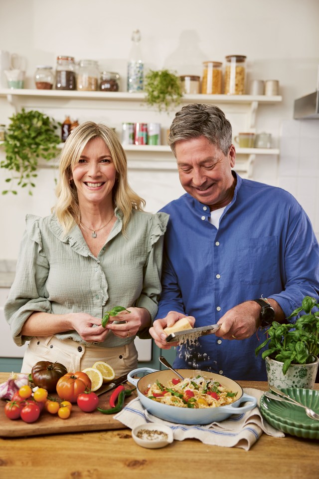   John et sa femme Lisa sont les auteurs de John & Lisa's Kitchen