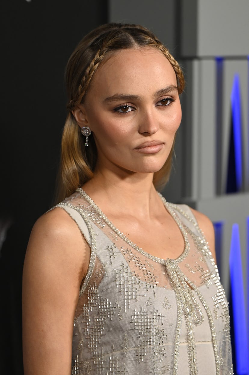 HOLLYWOOD, CALIFORNIE - 12 DÉCEMBRE : Lily-Rose Depp assiste à la première à Los Angeles de Focus Feature...