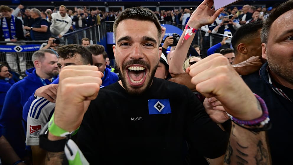 Der wegen Dopings gesperrte Mario Vuskovic (23) feiert den Aufstieg im Volksparkstadion