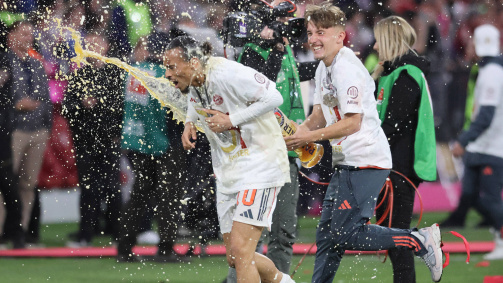 Célébré le titre de champion avec les professionnels du FC Bayern: U17-youngster Lennart Karl.