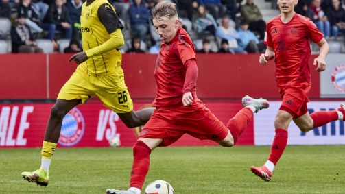 Lennart Karl en quart de finale du championnat A-Junior 2025 contre le Borussia Dortmund.