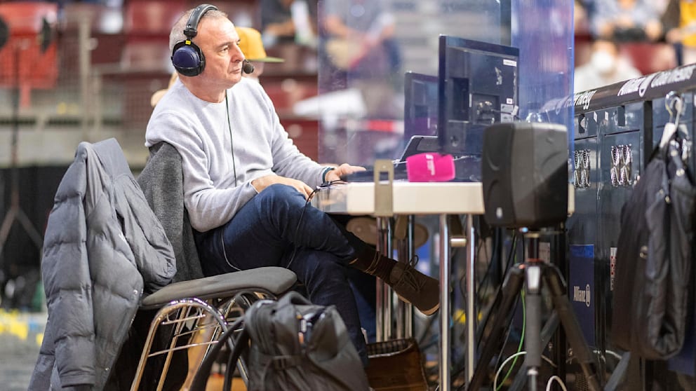 Michael Körner kommentiert Basketball für Dyn und Magenta, ist regelmäßig als Experte zu Gast in der „Big Show“ bei Sportradio360