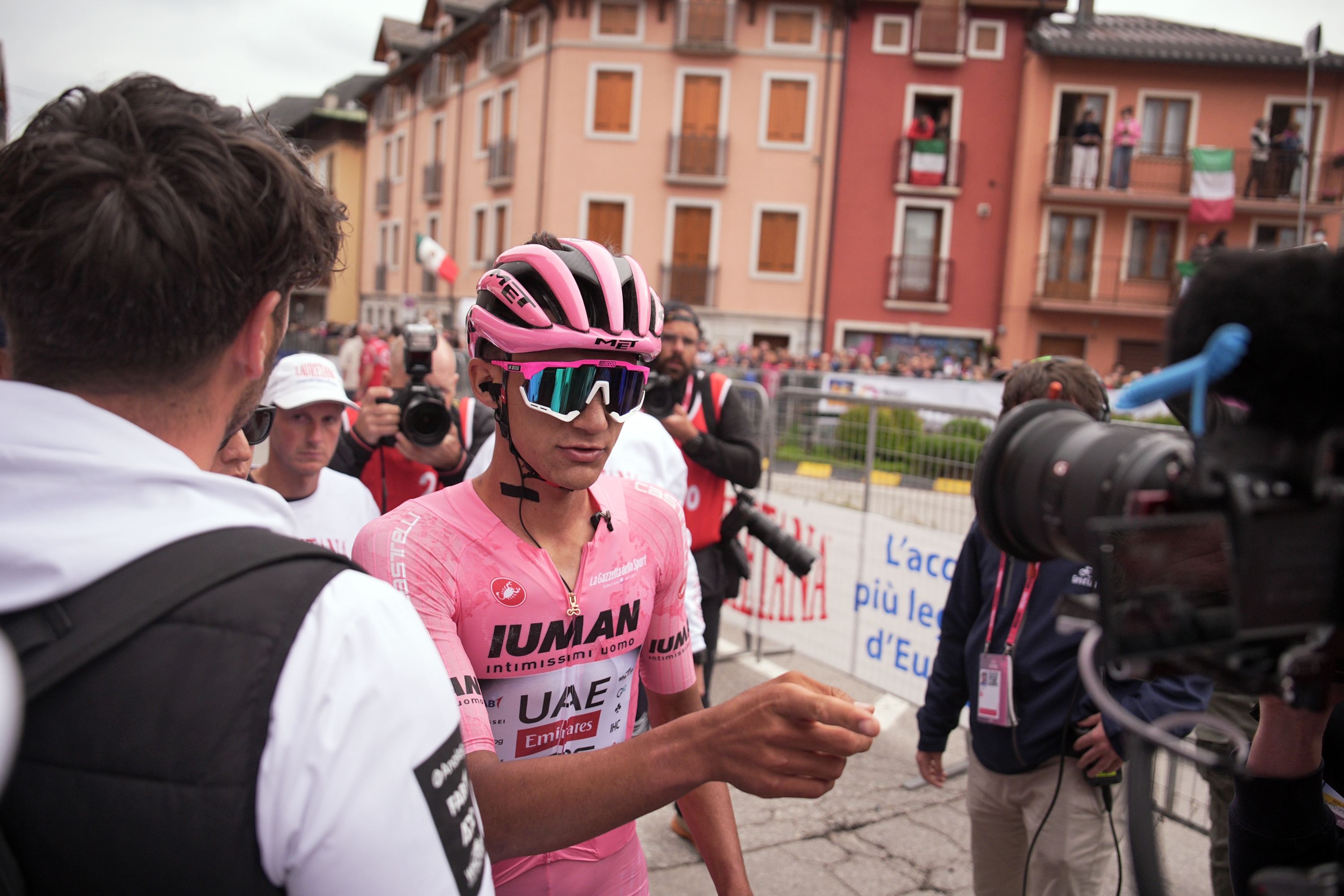 Del Toro Romero Isaac de l'équipe des EAU Emirates XRG, Pink Jersey, sur l'étape 15 de la Giro Dâ € ™ Italie de Fiume Veneto à Asiago, Italie - Dimanche 25 mai 2025. Sport - cyclisme. (Photo de Marco Alpozzi / Lapresse)