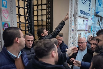 Grabois saluda a los manifestantes
