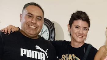 Luciana Teresita Bustos junto a
