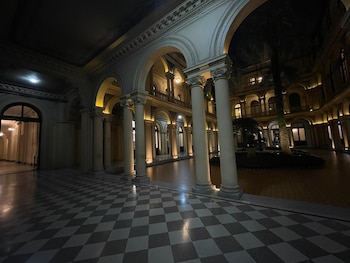 La Casa Rosada de noche