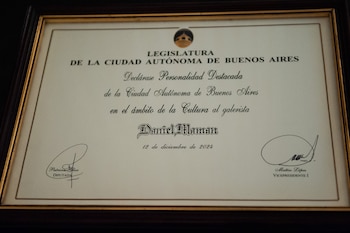 El galerista Daniel Maman recibió