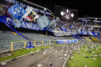 La barra Comandos Azules a mené