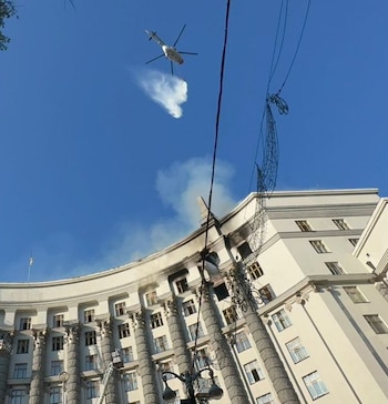 Helicópteros ayudaron a extinguir el