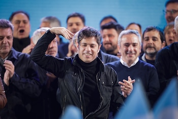 Axel Kicillof al festejar su