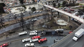 Vue aérienne montrant les pompiers