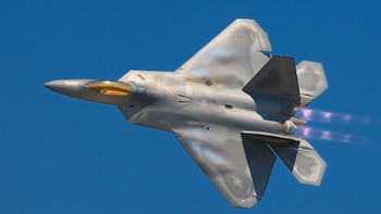 Compra de 12 aviones subsónicos