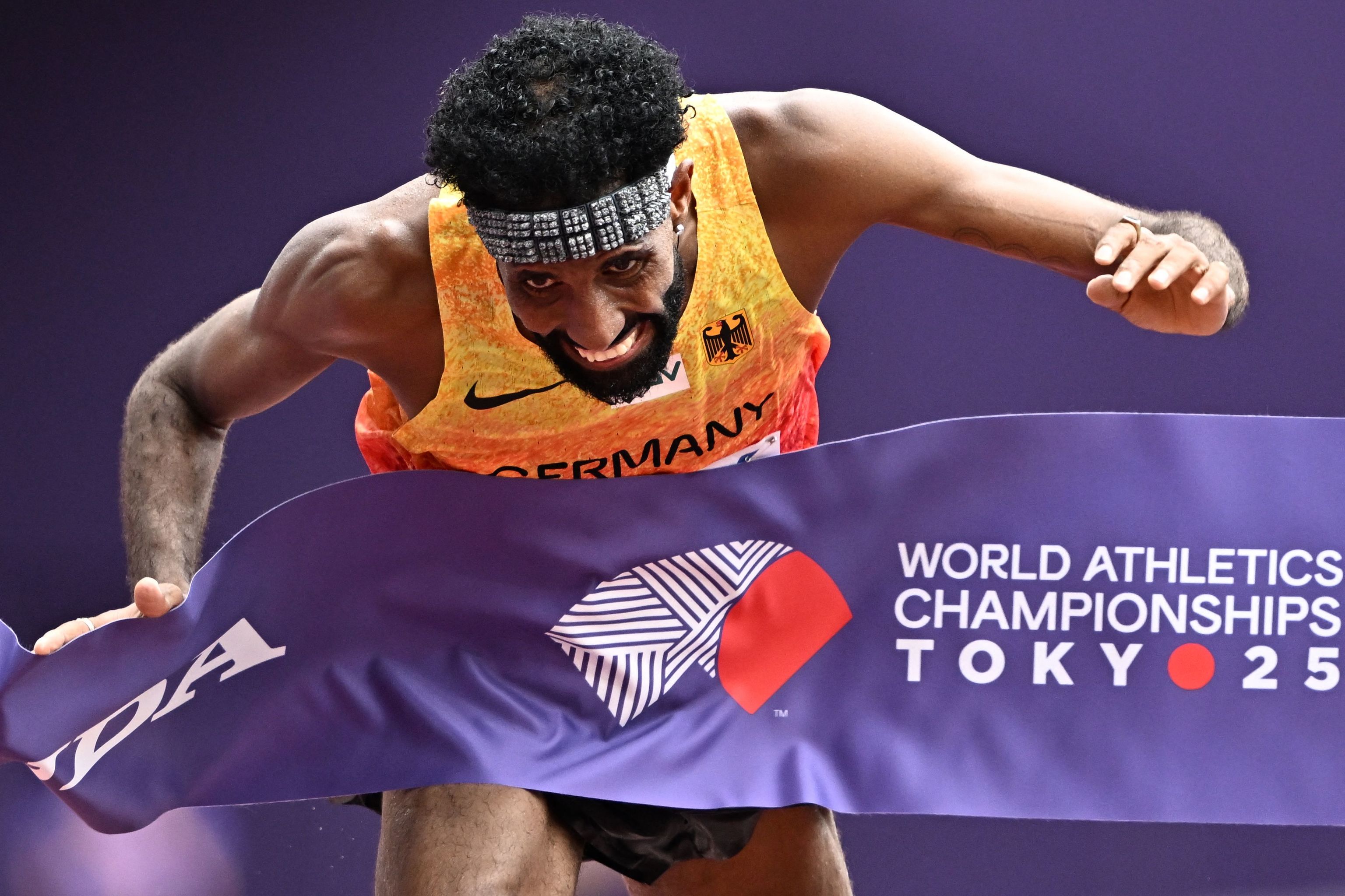 El alemán Amanal Petros, en la meta del maratón en Tokio.