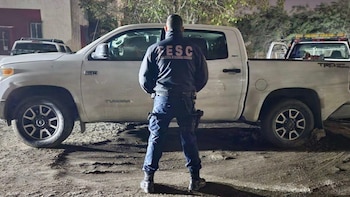 Inspection de la voiture par les agents